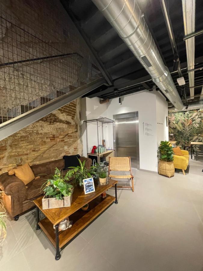 Vtz The Botanic Hostel Сарагоса Екстериор снимка