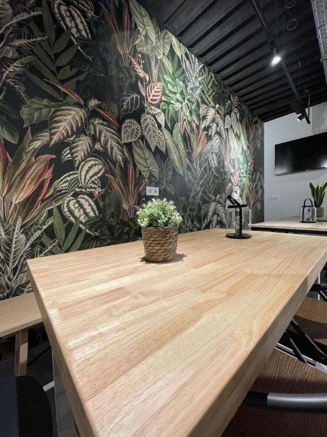 Vtz The Botanic Hostel Сарагоса Екстериор снимка