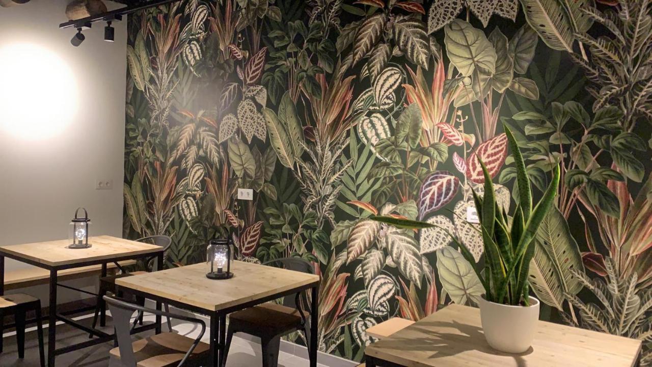 Vtz The Botanic Hostel Сарагоса Екстериор снимка
