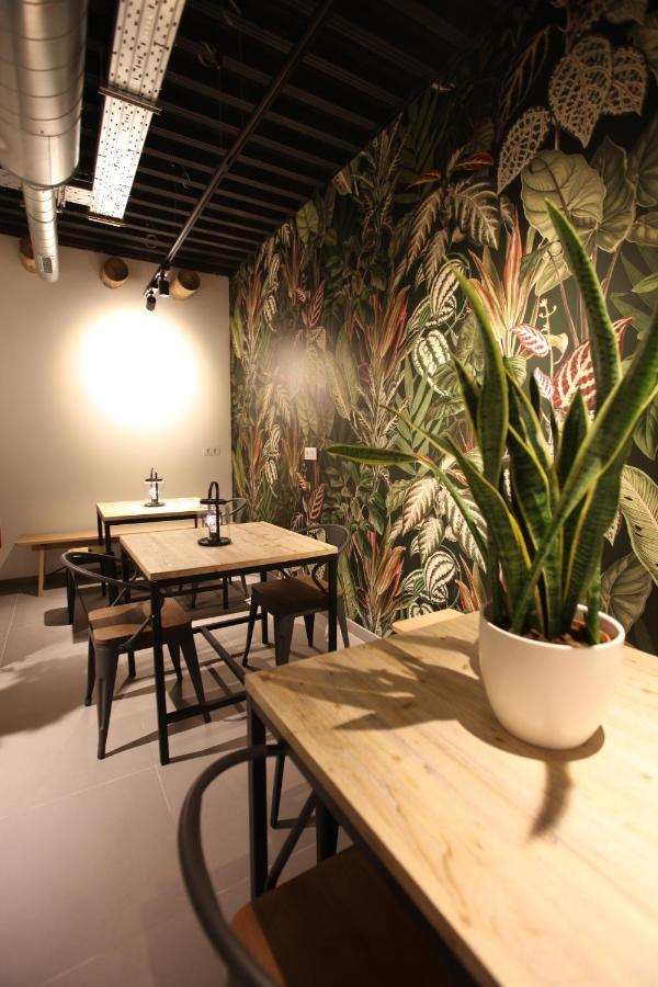 Vtz The Botanic Hostel Сарагоса Екстериор снимка